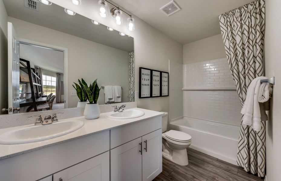 Spacious secondary bathroom