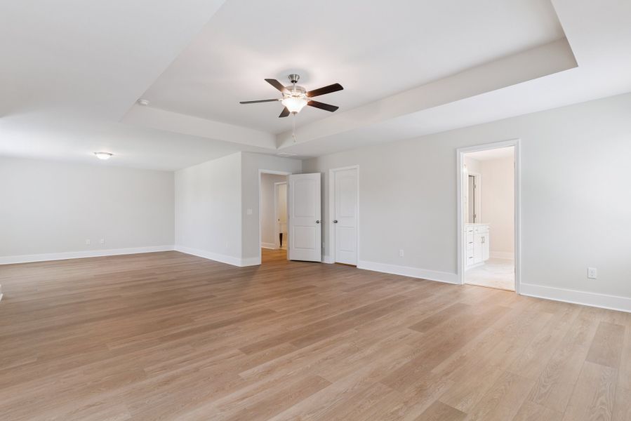 Spacious, unfurnished interior of a new home in NorthShore on the St. Marys River, Kingsland (Image 40).