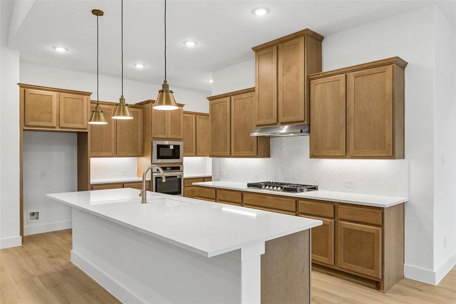 Furnished interior view inside a new home in Ellis Ranch Estates, Waxahachie (Image 8).