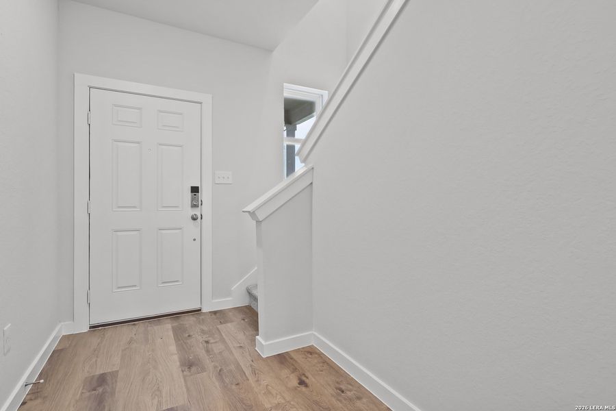 Spacious, unfurnished interior of a new home in Mesa Vista, San Antonio (Image 16).