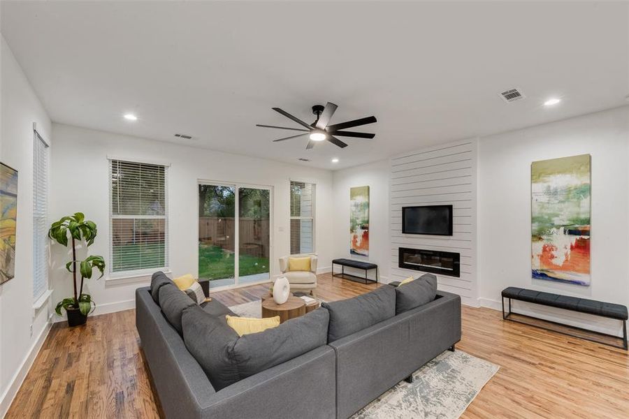 Furnished interior view inside a new home in , Dallas (Image 12).