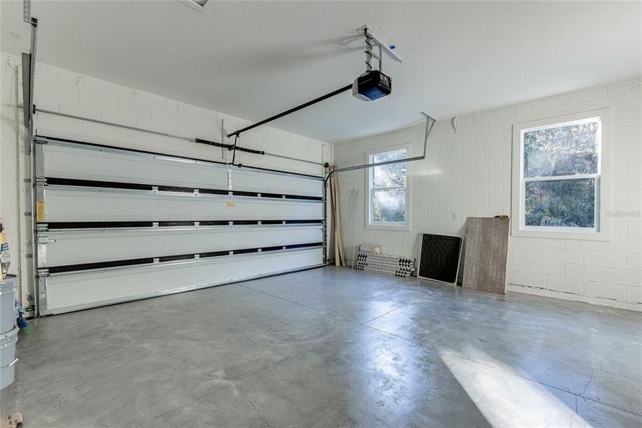 Spacious, unfurnished interior of a new home in , Deltona (Image 34).