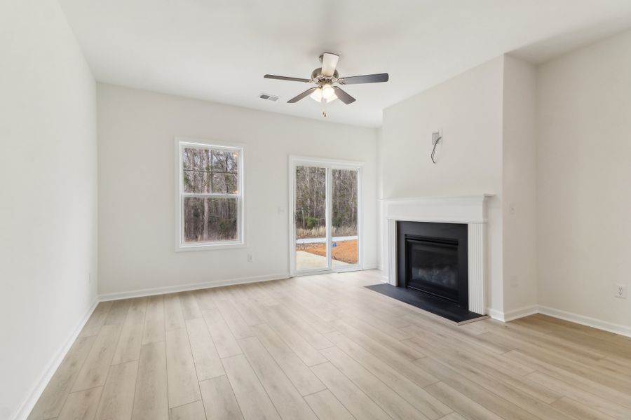 Representative unfurnished interior of a home built from the Darcy II by Great Southern Homes in Shady Grove, Conway (Image 19).