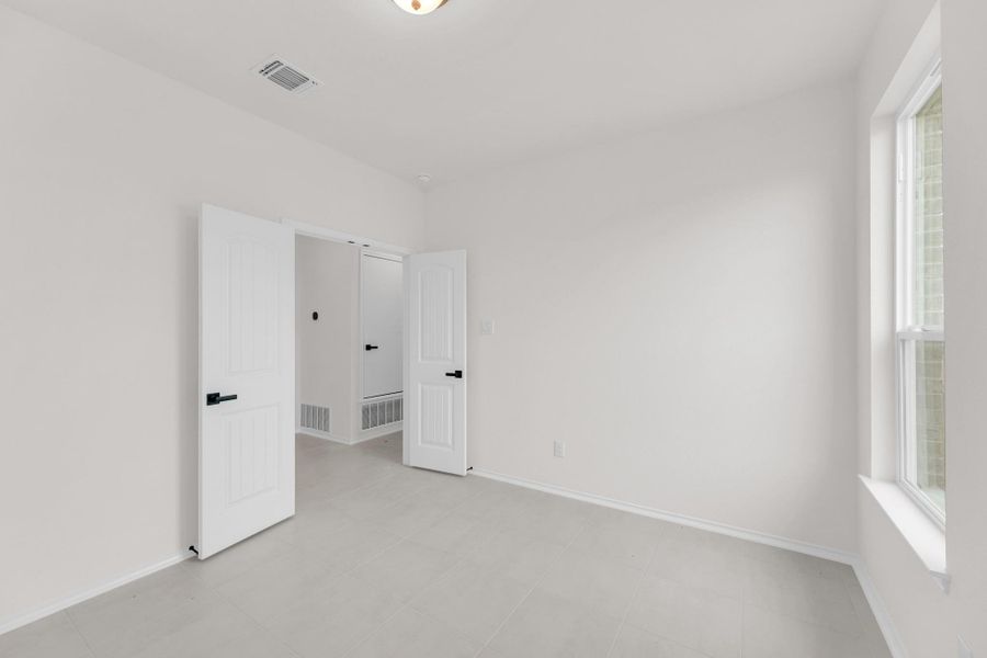 Spacious, unfurnished interior of a new home in Mustang Valley, Manor (Image 19). Spacious, unfurnished interior of a new home in Mustang Valley, Manor (Image 19).