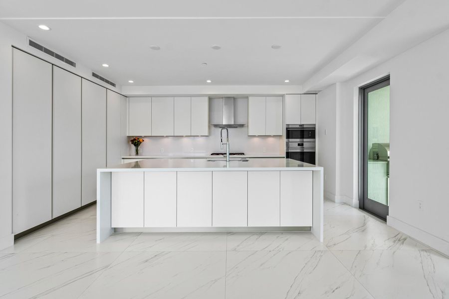 Royal Palm Residence #402