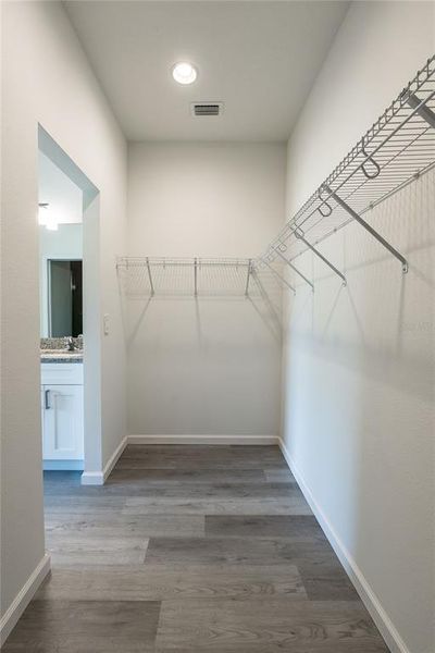Spacious, unfurnished interior of a new home in , Orlando (Image 19).