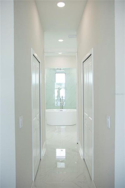 Spacious, unfurnished interior of a new home in , Cape Coral (Image 25).