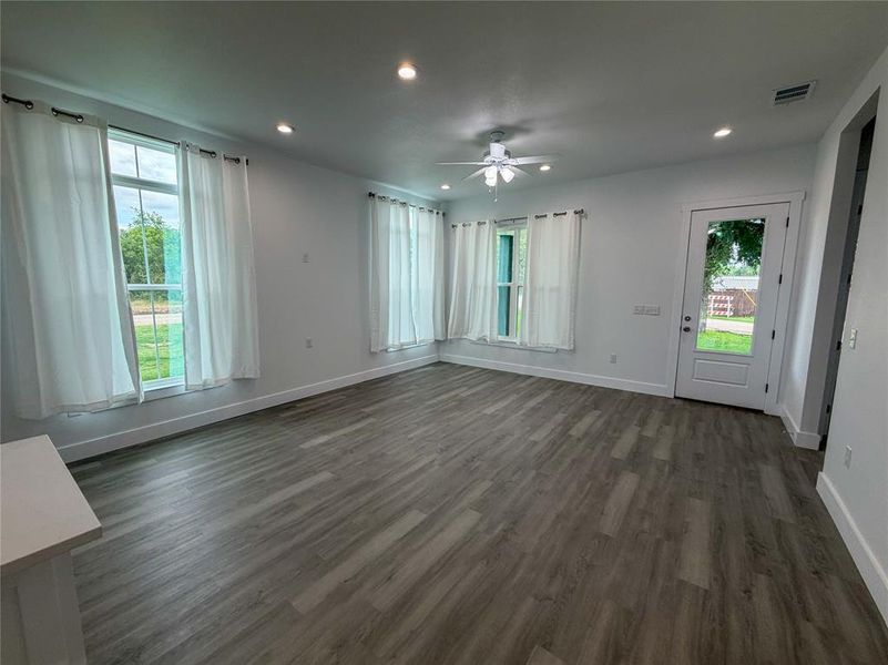 Spacious, unfurnished interior of a new home in , Bellmead (Image 14). Spacious, unfurnished interior of a new home in , Bellmead (Image 14).