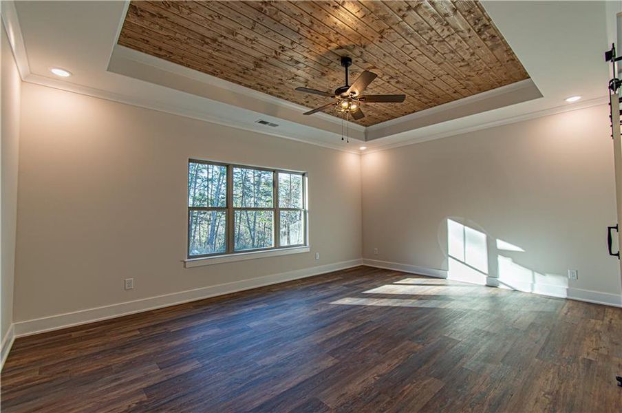 Spacious, unfurnished interior of a new home in , Jasper (Image 37).