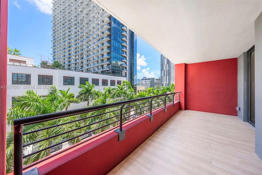 Condo located in Miami, FL showcasing its design and architecture (Image 28).