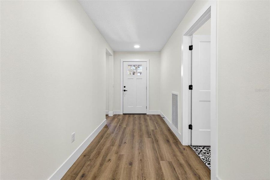 Spacious, unfurnished interior of a new home in , Dade City (Image 40).