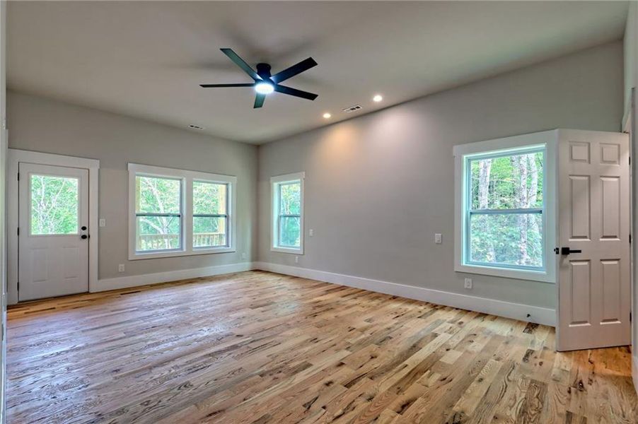 Spacious, unfurnished interior of a new home in , Clayton (Image 120).