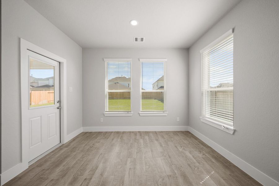 Spacious, unfurnished interior of a new home in Beacon Hill, Waller (Image 18).
