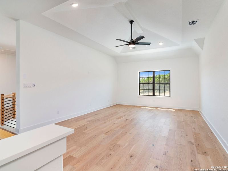 Spacious, unfurnished interior of a new home in Verandas at the Rim, San Antonio (Image 20).