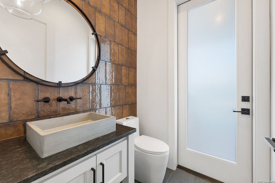 Furnished interior view inside a new home in , Kingsland (Image 16).