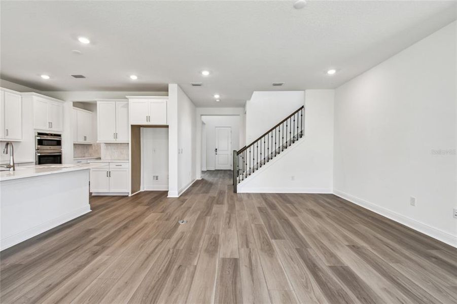 Spacious, unfurnished interior of a new home in Hawkstone, Sarasota (Image 21).