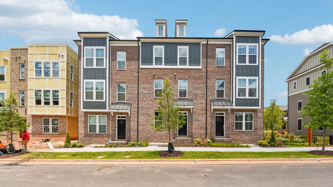 Condo located in Charlotte, NC showcasing its design and architecture (Image 2). Condo located in Charlotte, NC showcasing its design and architecture (Image 2).