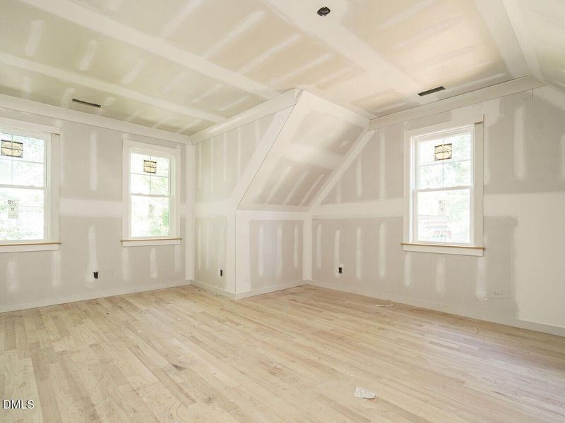 028-1280x960-bedroom