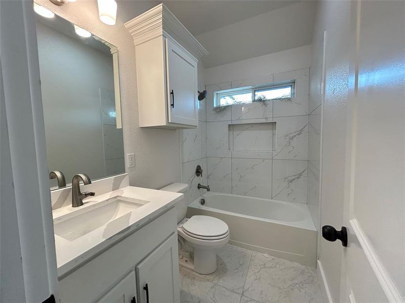 Furnished interior view inside a new home in , Terrell (Image 4).