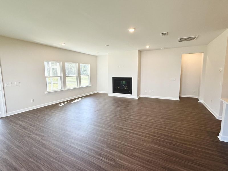 Spacious, unfurnished interior of a new home in , Summerville (Image 21).