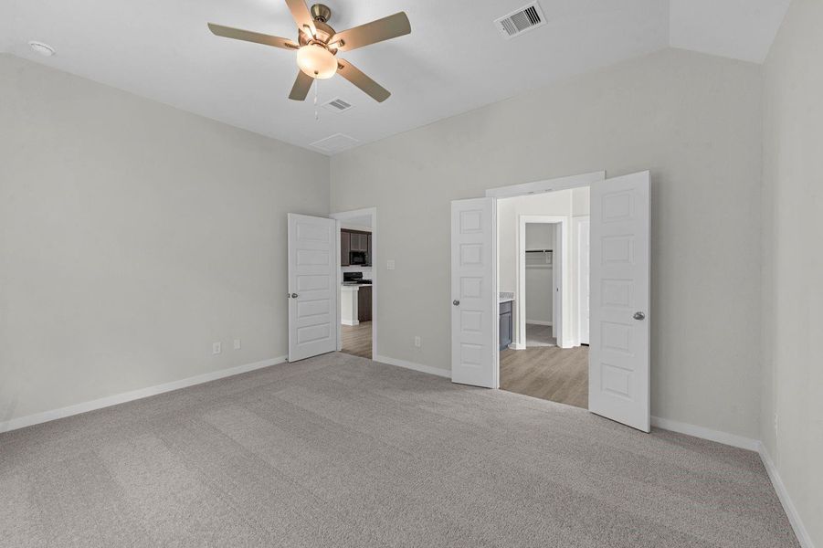 Spacious, unfurnished interior of a new home in Lexington Heights, Willis (Image 23).