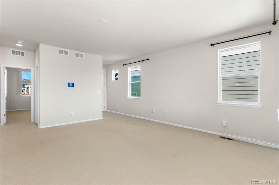 Spacious, unfurnished interior of a new home in , Castle Rock (Image 17).