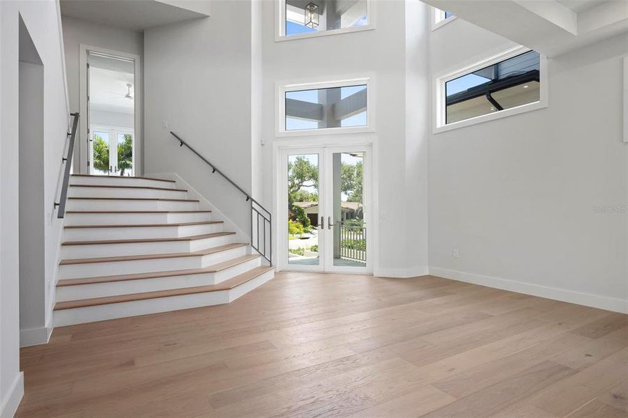 Spacious, unfurnished interior of a new home in , Sarasota (Image 68).