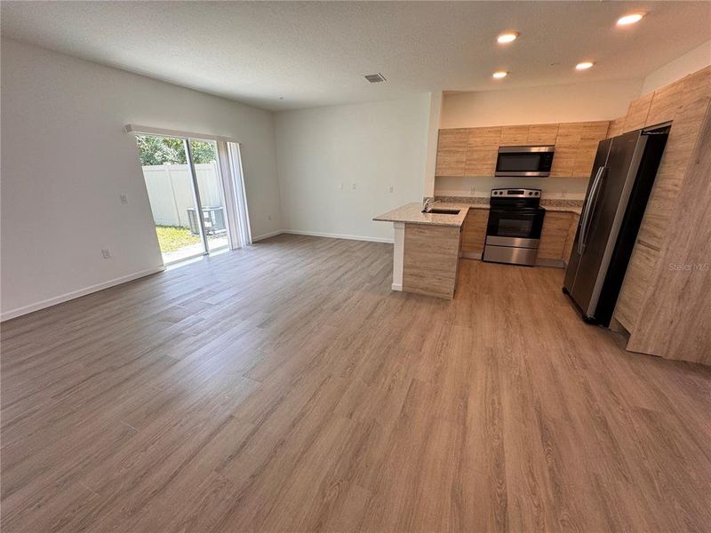 Spacious, unfurnished interior of a new home in , Orlando (Image 13).