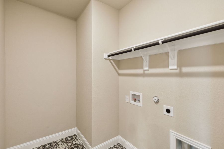 Spacious, unfurnished interior of a new home in Summer Crest, Fort Worth (Image 15).