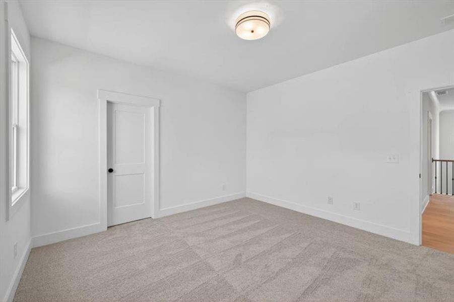 Spacious, unfurnished interior of a new home in Livingstone Park, Kennesaw (Image 24).