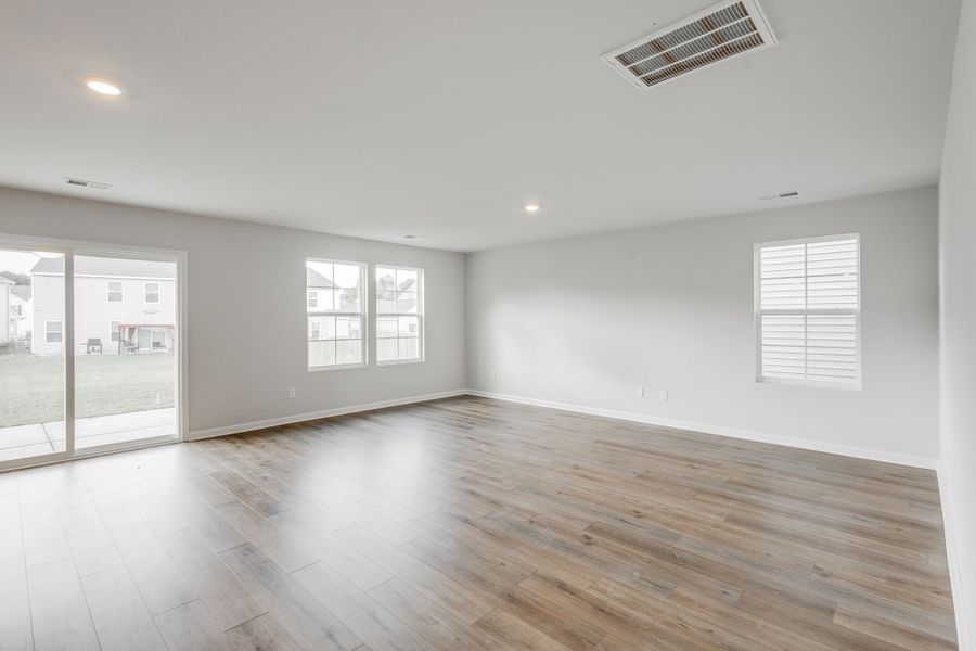 Spacious, unfurnished interior of a new home in Bluefield, Lexington (Image 16). Spacious, unfurnished interior of a new home in Bluefield, Lexington (Image 16).