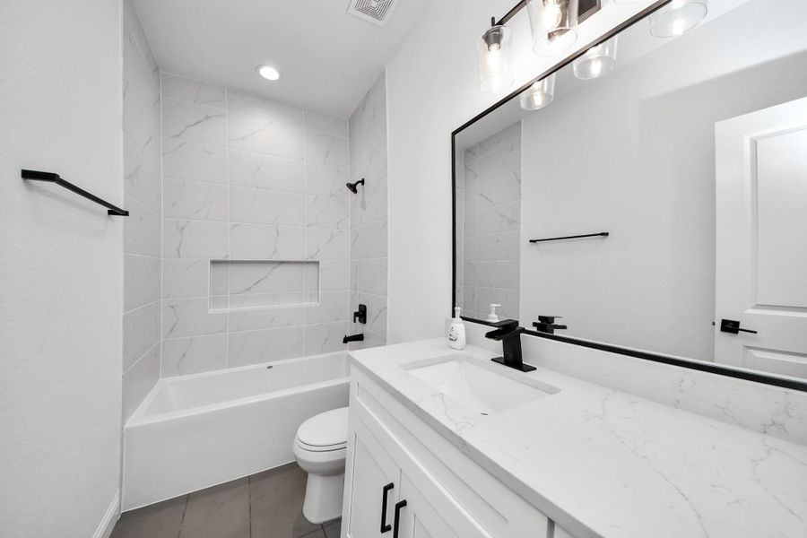 Furnished interior view inside a new home in Spring Branch Crossing, Conroe (Image 6). Furnished interior view inside a new home in Spring Branch Crossing, Conroe (Image 6).