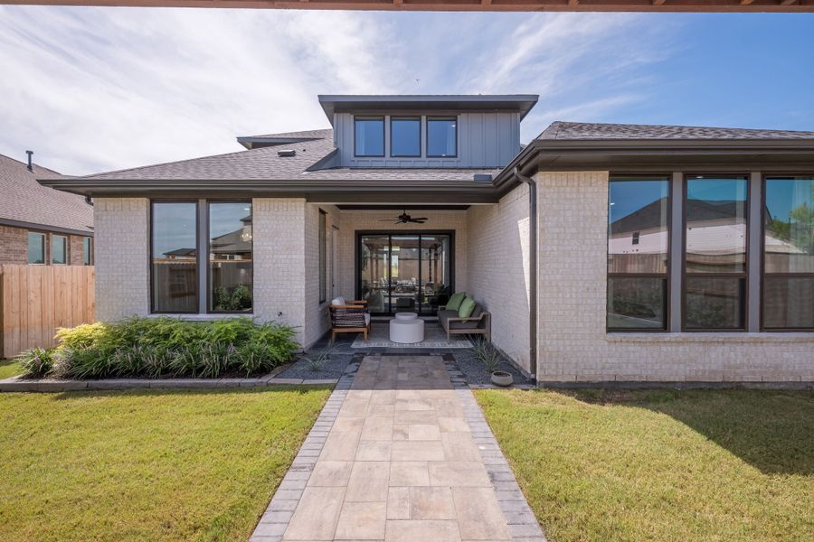 Representative exterior details of a home built from the Goldeneye by Tri Pointe Homes in Jubilee 50′, Hockley (Image 3).