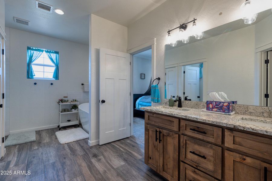 11 411 Hillcrest (26) 11 411 Hillcrest (26)