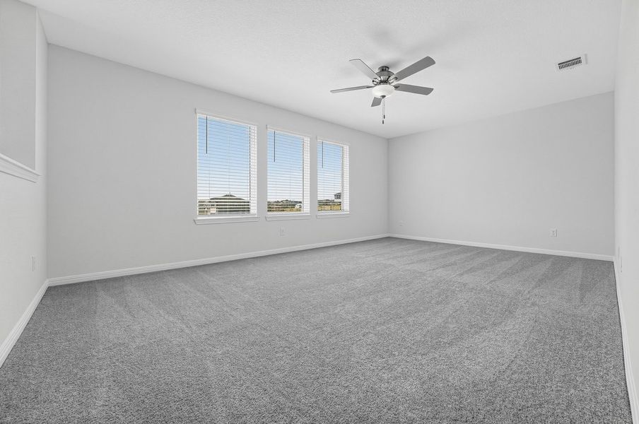 Spacious, unfurnished interior of a new home in Sunfield, Buda (Image 22).