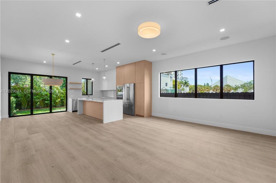 Spacious, unfurnished interior of a new home in , Miami (Image 21).
