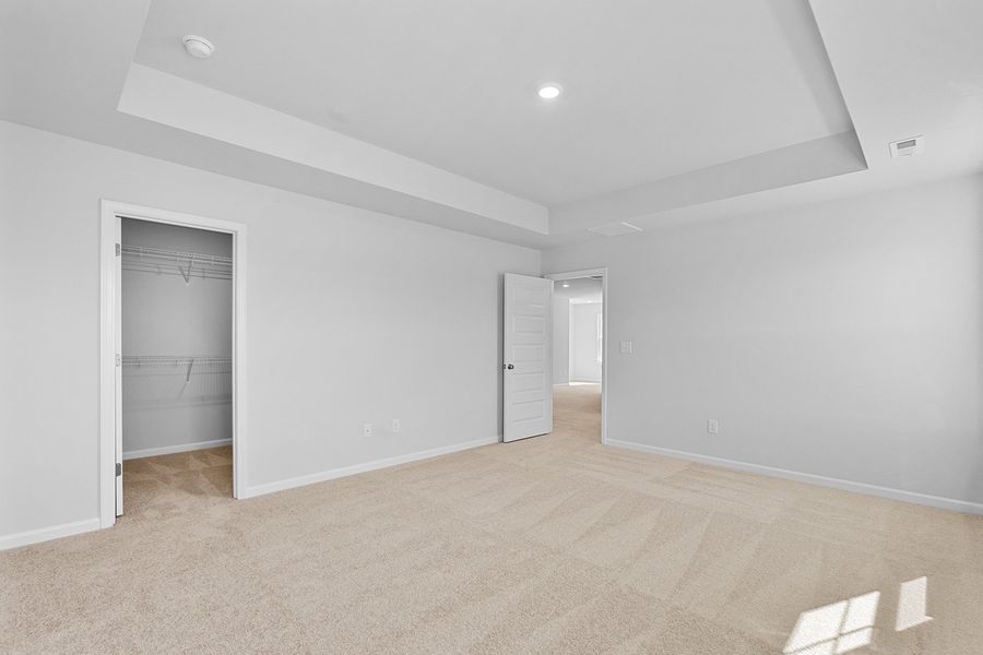 Spacious, unfurnished interior of a new home in Fieldstone, Lexington (Image 31).