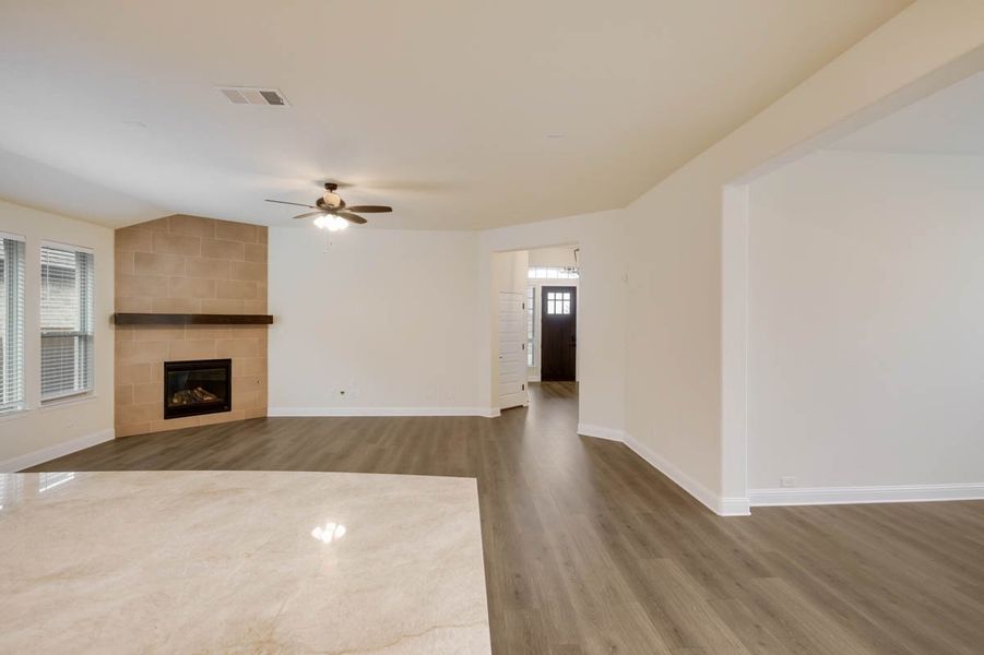 Spacious, unfurnished interior of a new home in Las Lomas, Forney (Image 26).