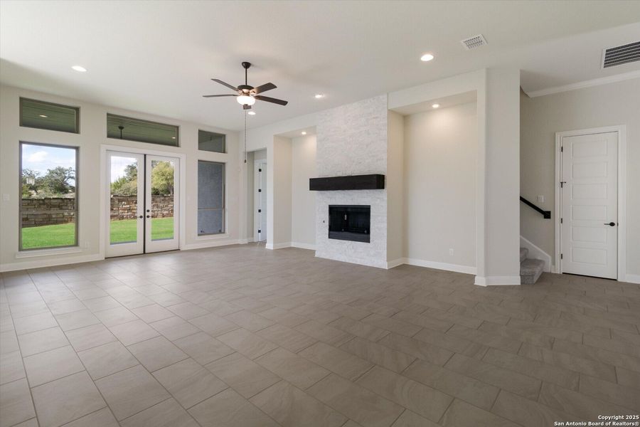 Spacious, unfurnished interior of a new home in Johnson Ranch, Bulverde (Image 15).