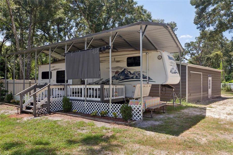 Exterior details and patio area of a home in , Spring Hill (Image 22).