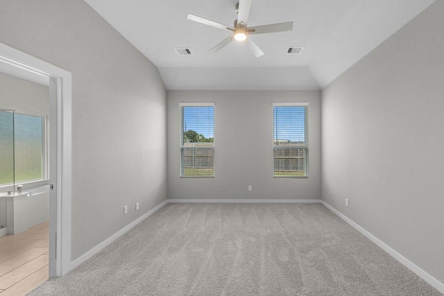 Spacious, unfurnished interior of a new home in Grand Oaks Village, Houston (Image 14). Spacious, unfurnished interior of a new home in Grand Oaks Village, Houston (Image 14).