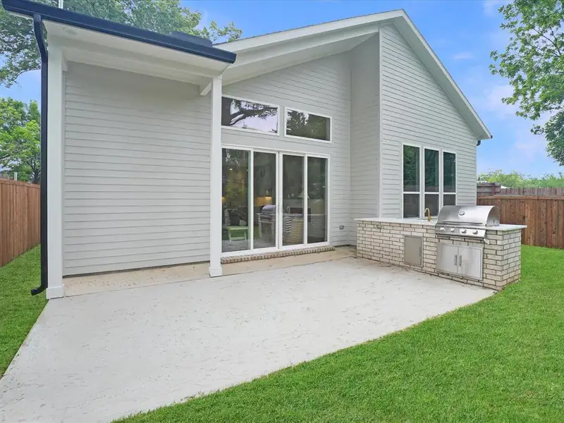 Exterior details and patio area of a home in , Dallas (Image 25).