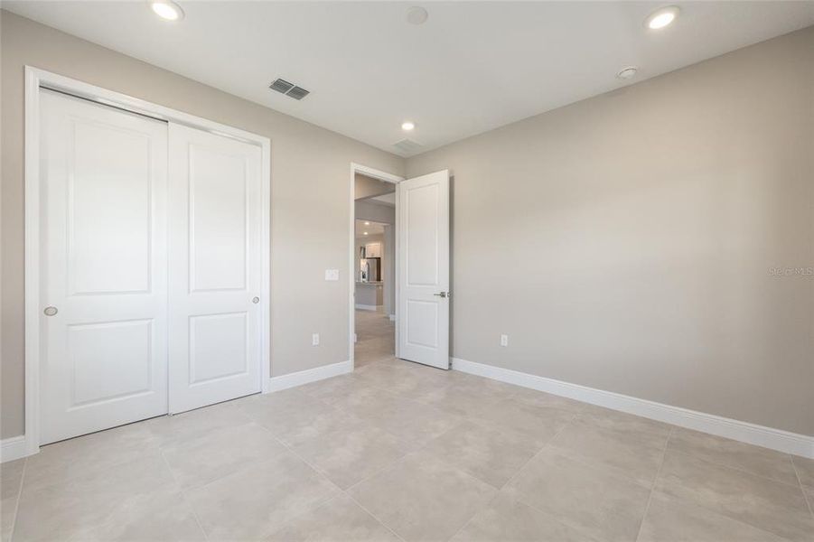 Spacious, unfurnished interior of a new home in , Ocala (Image 17).
