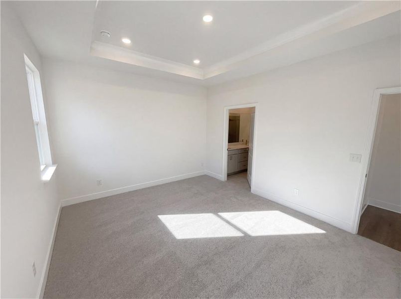 Spacious, unfurnished interior of a new home in , Sharpsburg (Image 12).