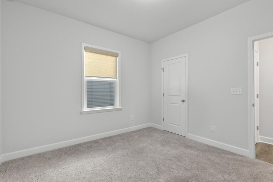 Spacious, unfurnished interior of a new home in Cedar Glen Preserve, Huger (Image 22).