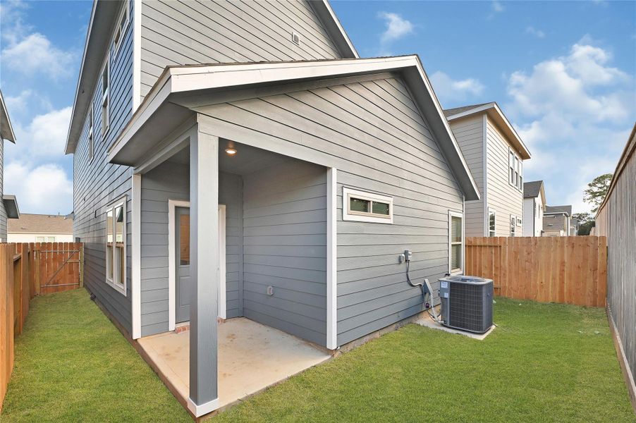 Exterior details and patio area of a home in Aldine Pines, Houston (Image 2). Exterior details and patio area of a home in Aldine Pines, Houston (Image 2).