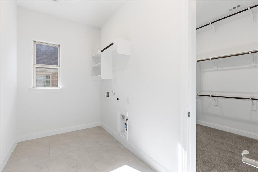 Spacious, unfurnished interior of a new home in Retreat at San Gabriel, Georgetown (Image 17).