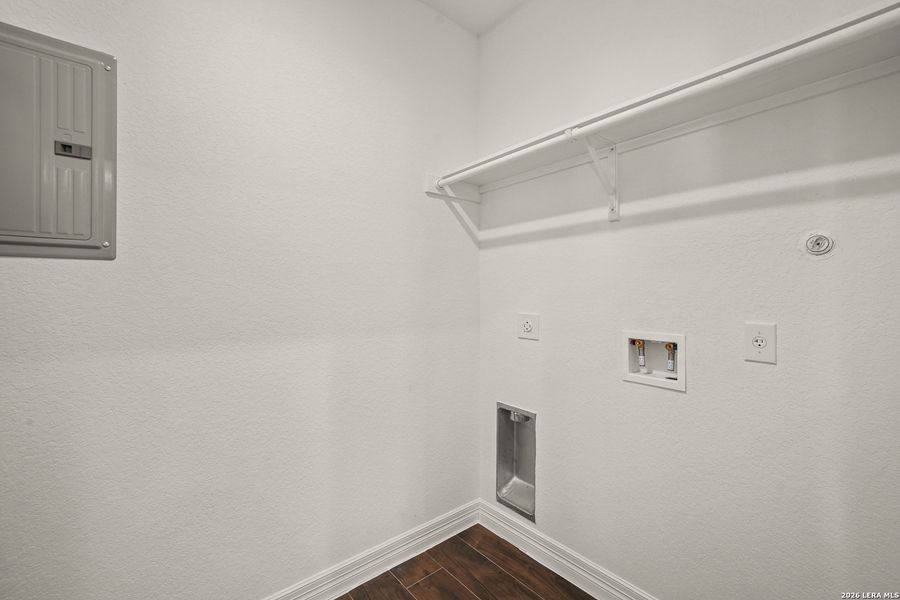 Spacious, unfurnished interior of a new home in , San Antonio (Image 20).