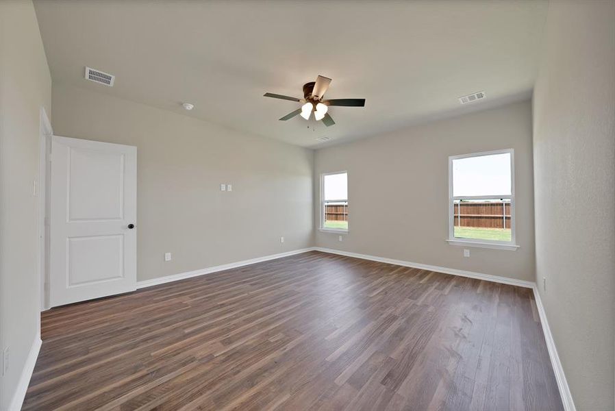 Spacious, unfurnished interior of a new home in , Mabank (Image 16).