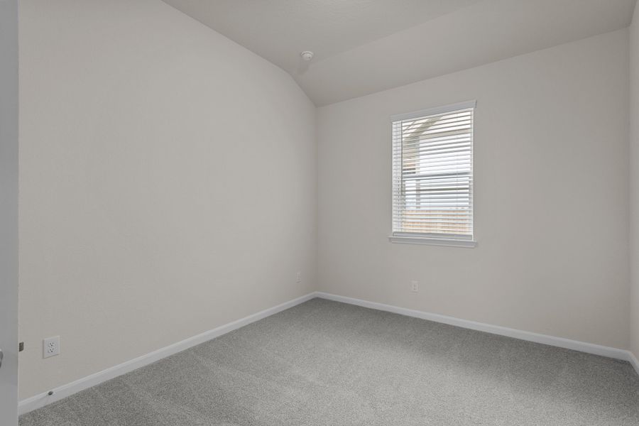 Spacious, unfurnished interior of a new home in Bricewood, Helotes (Image 10).